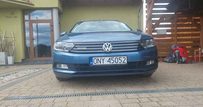 samochody osobowe Volkswagen Passat cena 52000 przebieg: 238000, rok produkcji 2017 z Nysa